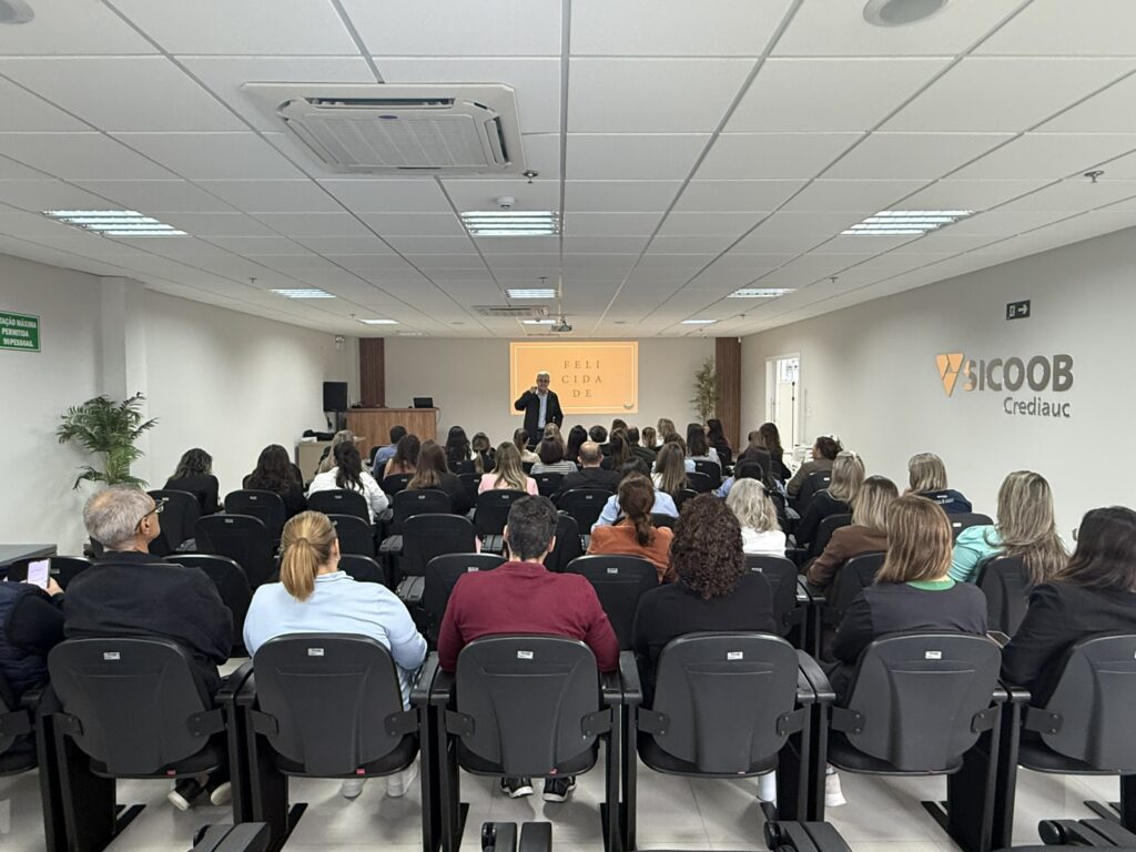 A Prefeitura de Erechim deu início, nesta quinta-feira (09), à programação do Abril Verde, iniciativa voltada à promoção da saúde, bem-estar e qualidade de vida dos servidores públicos municipais. As atividades são organizadas pela Secretaria Municipal de Administração, por meio da Diretoria de Gestão e Aperfeiçoamento de Pessoas e da Escola de Gestão.