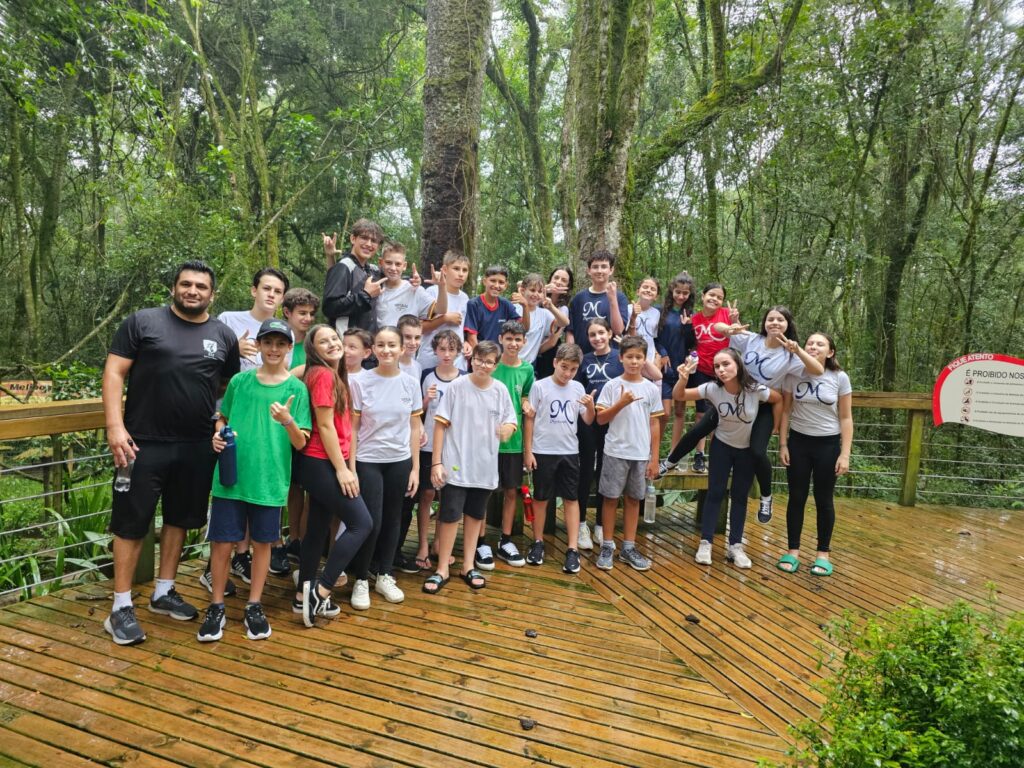 Quase 500 mil pessoas utilizaram o Parque Natural Municipal Longines Malinowski de Erechim, em 2025, para lazer, diversão, exercícios físicos, meditação, práticas integrativas, instrutivas e educativas. Entre os visitantes do Longines, no ano passado, estão mais de 1000 estudantes, e, também, grupos da terceira idade de Erechim e região, que participaram da Trilha Ecológica do Programa Erechim Mais Verde, da Secretaria de Meio Ambiente de Erechim, coordenado pela Diretoria de Educação Ambiental. Neste mês, já fizeram a trilha estudantes da Escola Irmã Consolata, Colégio Mantovani, Imlau, e integrantes do grupo da terceira idade do CRAS de Barão de Cotegipe. 