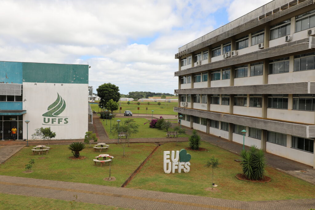 A Universidade Federal da Fronteira Sul – Campus Erechim definiu o calendário de inscrições aos interessados em participar dos programas de pós-graduação ofertados no Campus. Seguem os critérios para participação nos processos seletivos, bem como o respectivo número de vagas disponíveis: