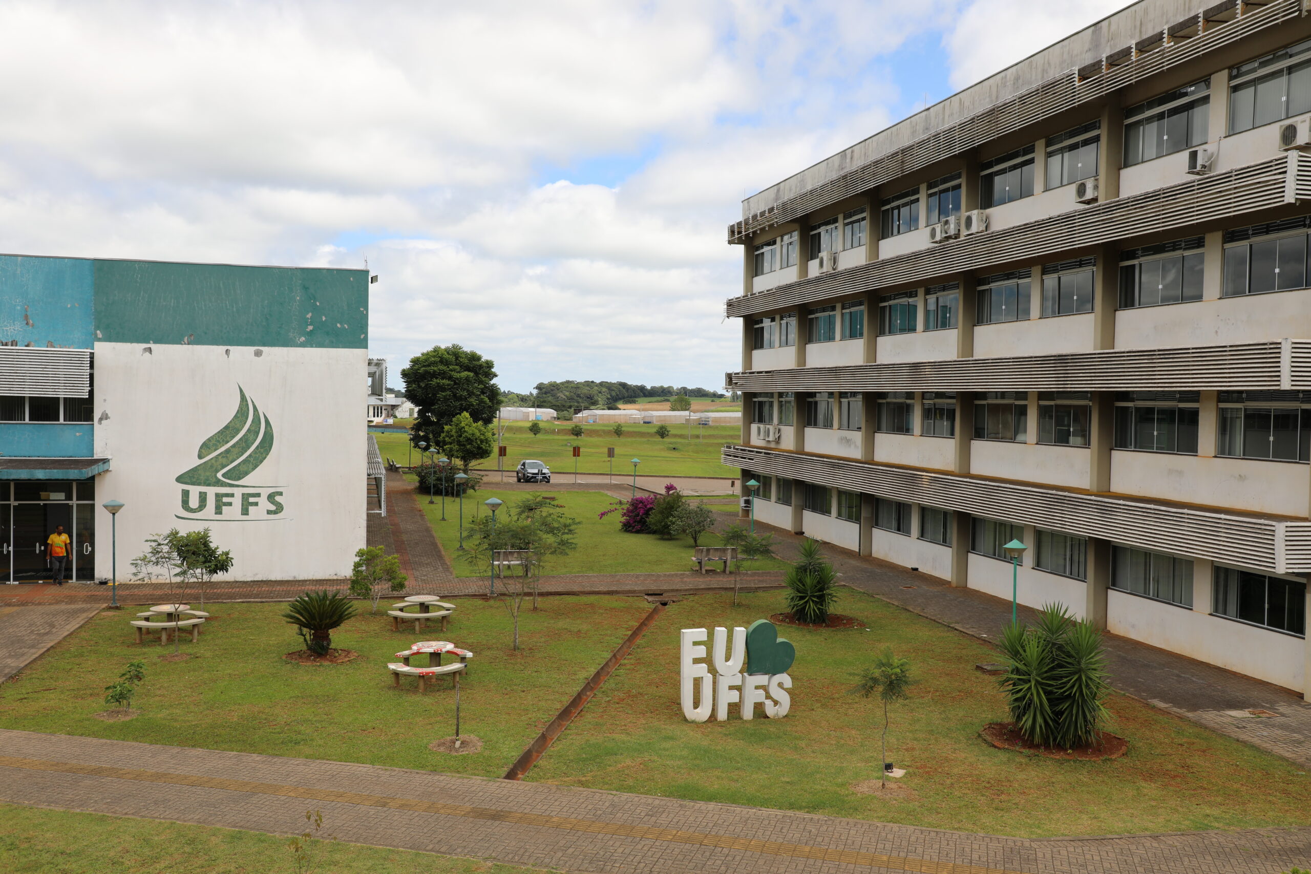 A Universidade Federal da Fronteira Sul – Campus Erechim definiu o calendário de inscrições aos interessados em participar dos programas de pós-graduação ofertados no Campus. Seguem os critérios para participação nos processos seletivos, bem como o respectivo número de vagas disponíveis: