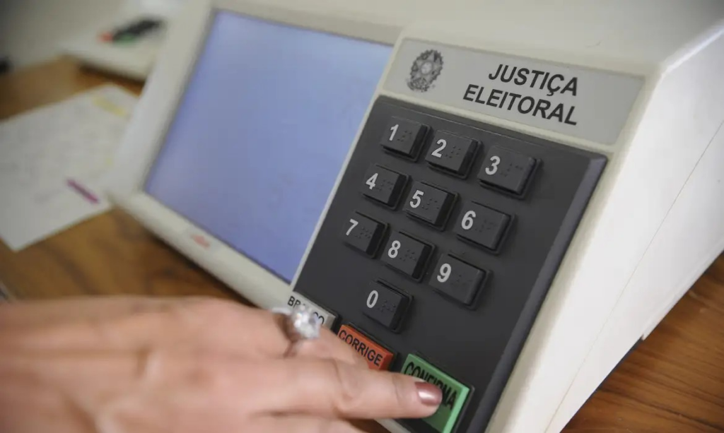Os eleitores de Cachoeirinha, na Região Metropolitana de Porto Alegre, escolhem neste domingo (12) os seus novos prefeito e vice, já que os governantes eleitos em 2024 tiveram os mandatos cassados por decisão da Câmara de Vereadores.