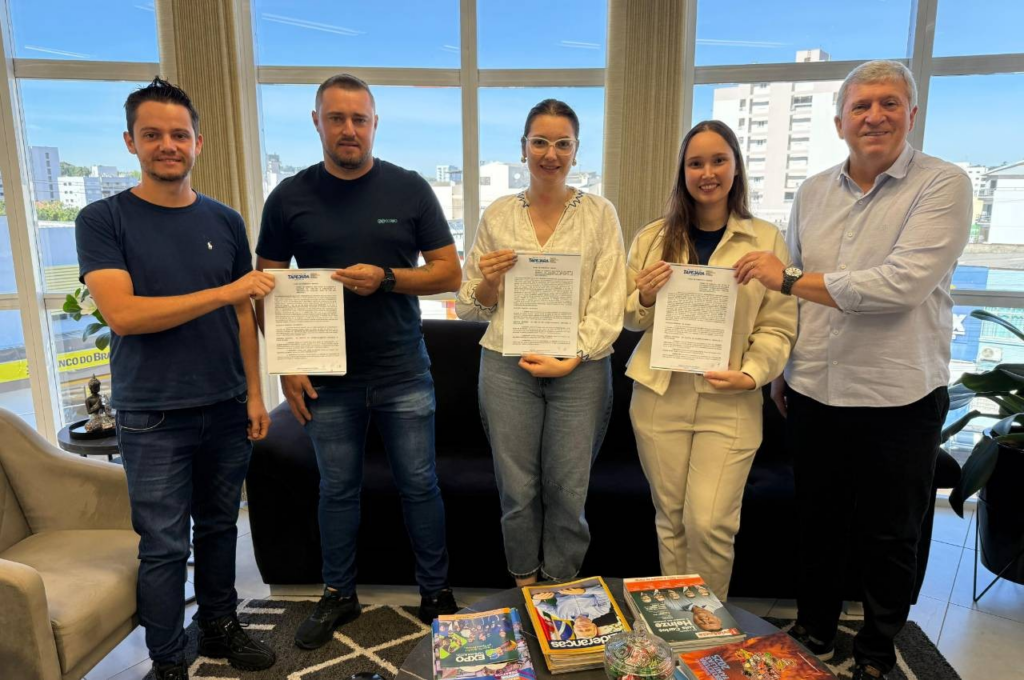Com foco no fortalecimento das entidades locais e no incentivo a ações de interesse coletivo, a Prefeitura de Tapejara formalizou, na manhã de segunda-feira (20), a assinatura de três termos de fomento com organizações do município que atuam nas áreas de educação, proteção animal e promoção de eventos.